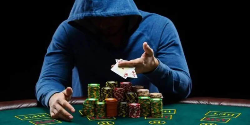 Cần bỏ bài đúng lúc khi chơi poker để tránh việc mất tiền một cách đáng tiếc